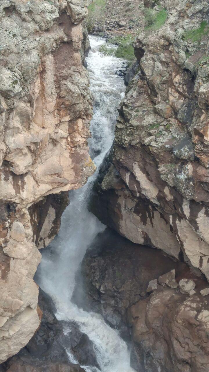خنکای تابستان در آبشار کرکبود